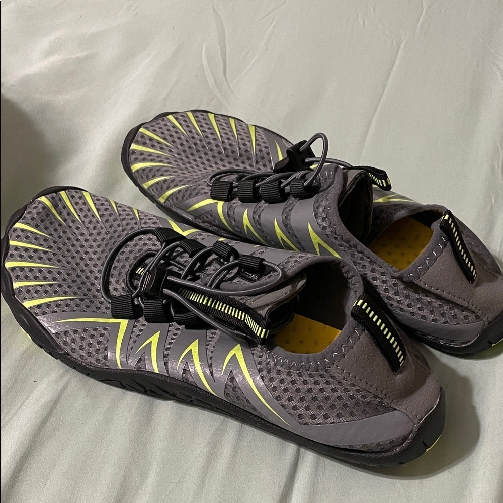 NWOT Hike Footwear Barefoot Shoes Quick Dry Lightweight Gray Yellow Sz 9.5 EU 43